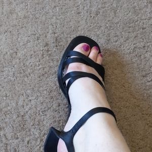 Adorable Black platform heeled dress shoes!